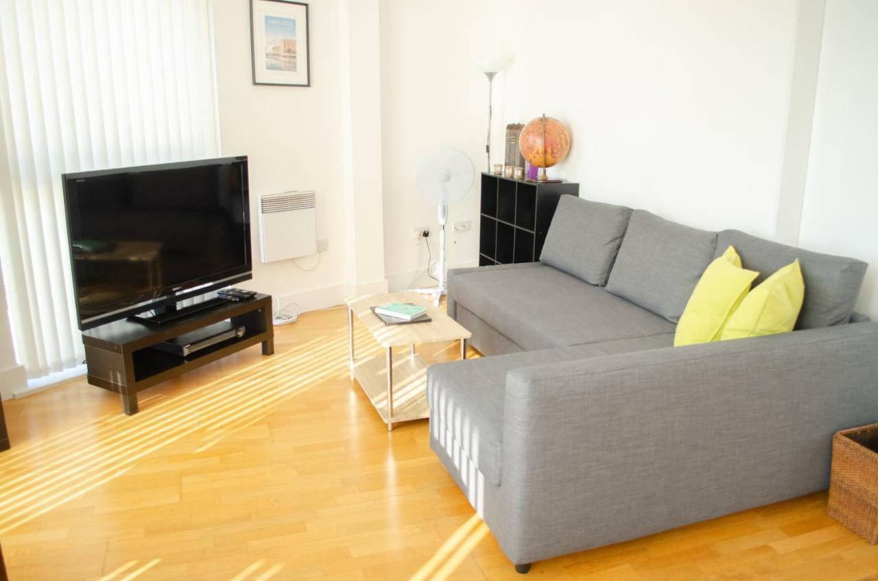 Serviced Apartment In Liverpool City Centre - Free Parking - Balcony - By Happy Days Dış mekan fotoğraf