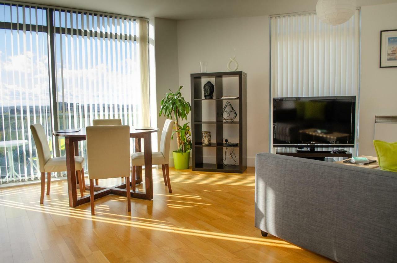 Serviced Apartment In Liverpool City Centre - Free Parking - Balcony - By Happy Days Dış mekan fotoğraf