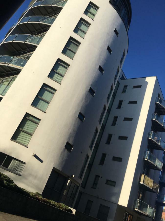 Serviced Apartment In Liverpool City Centre - Free Parking - Balcony - By Happy Days Dış mekan fotoğraf